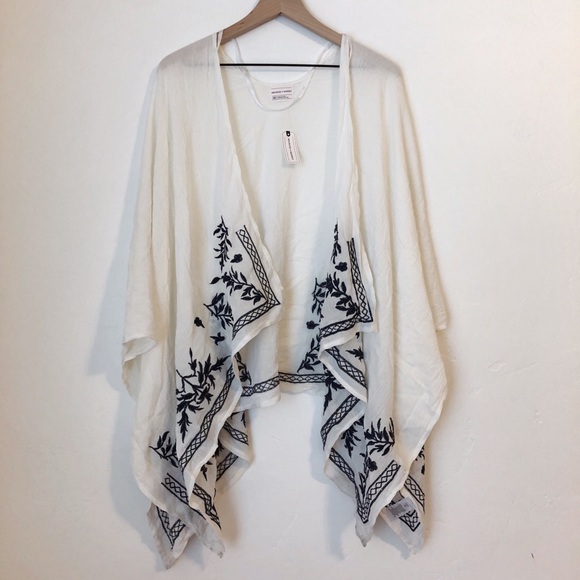Melrose and Market Accessories - NWT Melrose and Market Kimono Cardigan